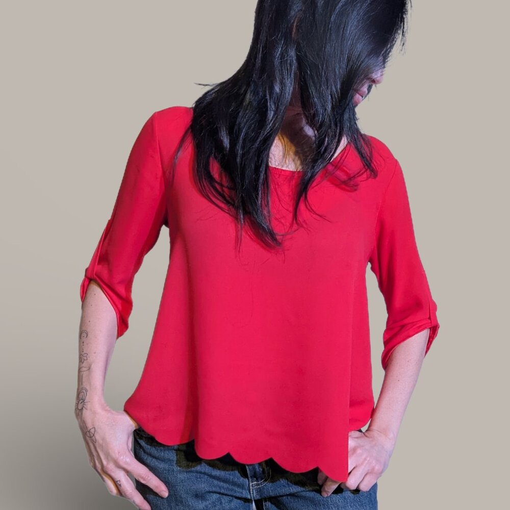 One Story Red Scallop Hem Women's Top - Medium